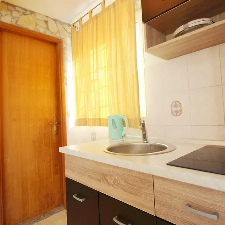 L & Z Apartment Petrcane