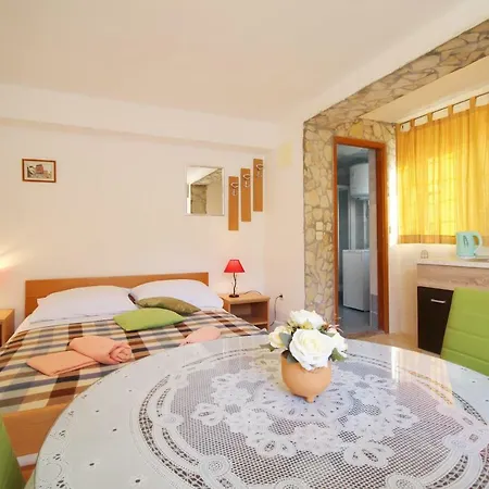 L & Z Apartment