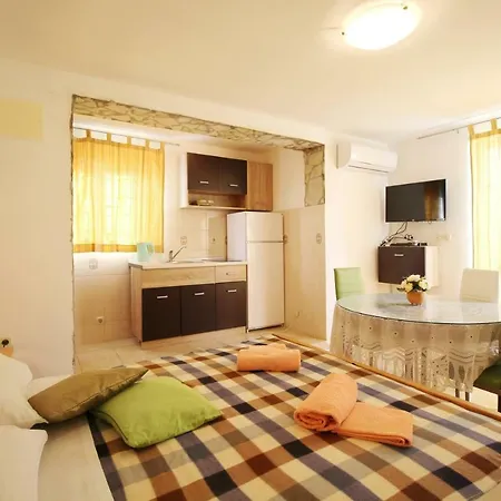 Apartment L & Z Petrcane