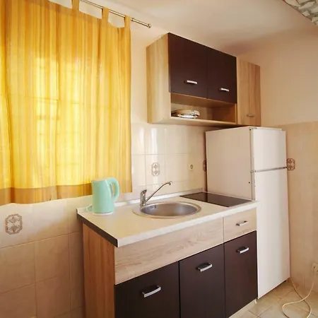 L & Z Apartment Petrcane