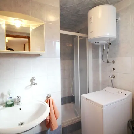 L & Z Apartment *