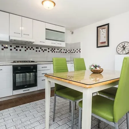 L & Z Apartment *